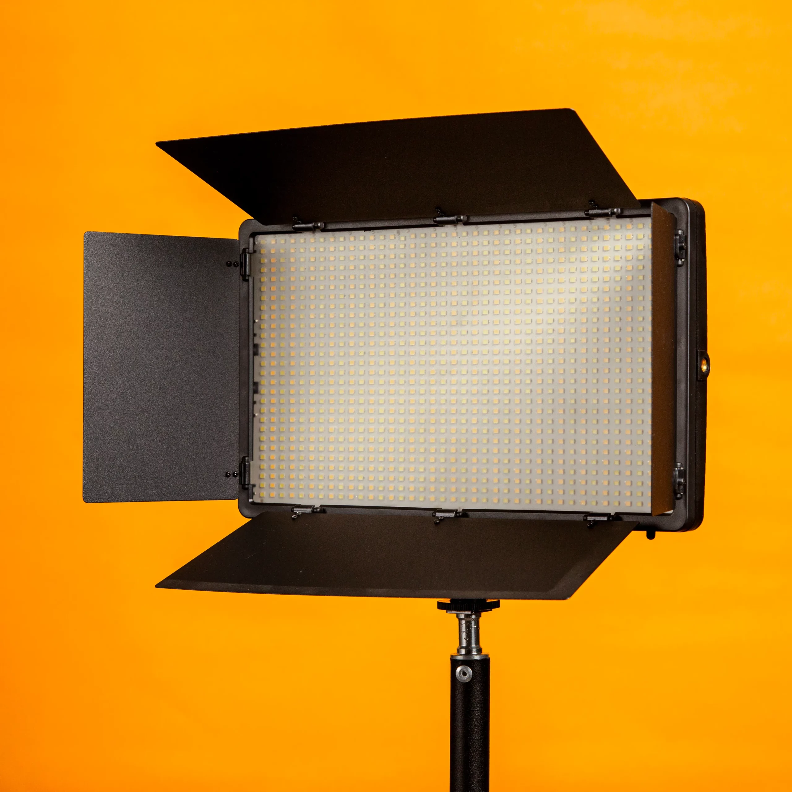 ویدیولایت +PRO LED 800 از نمای روبرو