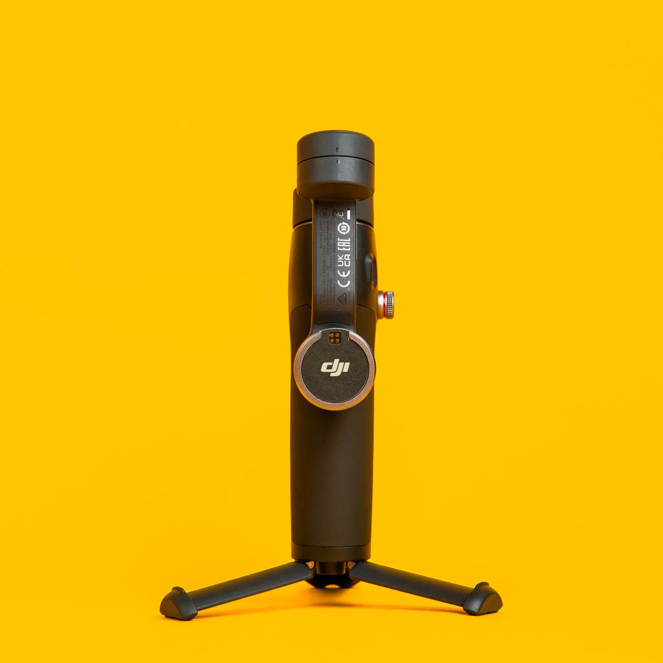 گیمبال DJI OSMO MOBILE 7P بسته از نمای روبرو